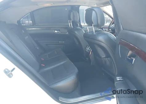 2012 Mercedes-Benz S 550 z USA, uszkodzony, nr VIN WDDNG7DB4CA423383